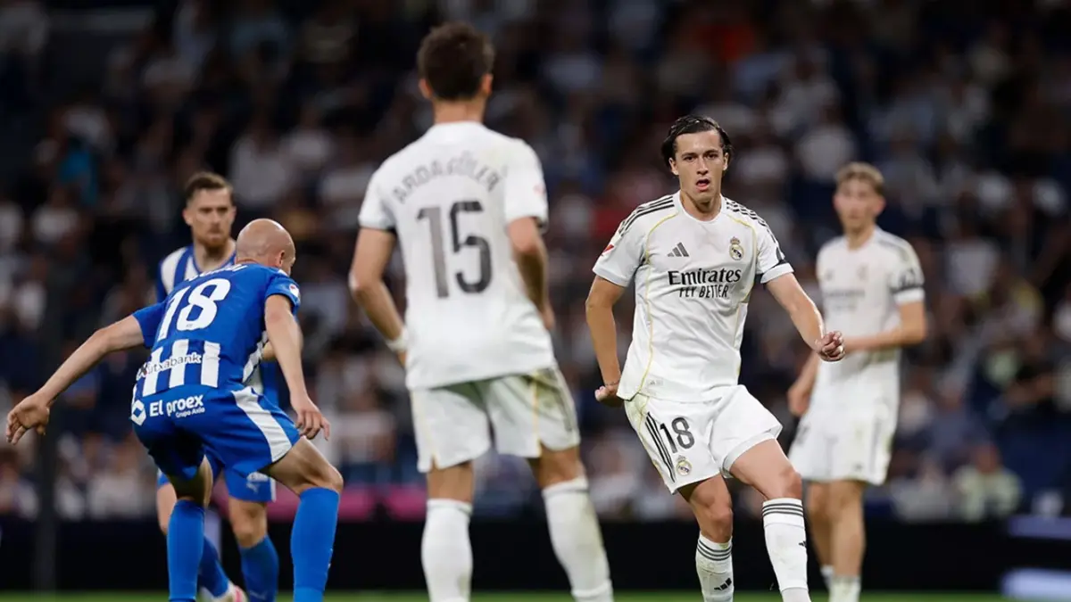 Alvaro Carreras memastikan bahwa perselisihan dengan Antonio Rudiger sudah diselesaikan dengan baik untuk menjaga kekompakan skuad Real Madrid di sisa musim ini. (real madrid)