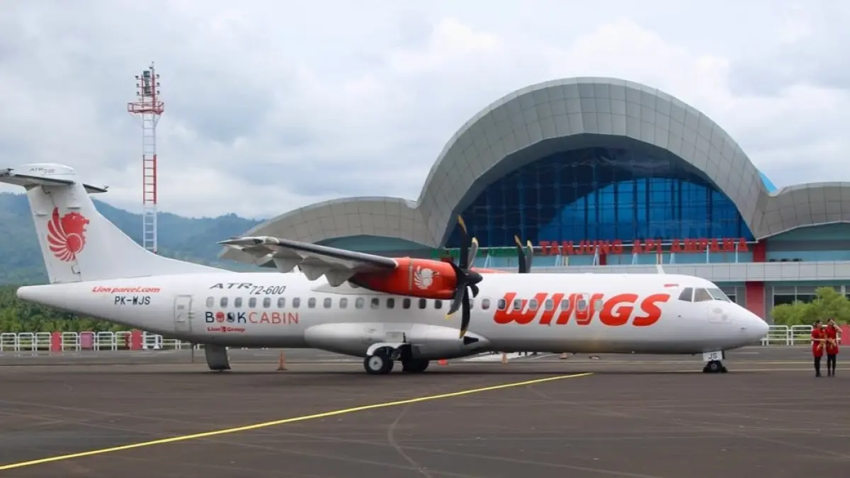 Pesawat Wings Air ATR 72 di Bandara Tanjung Api, Ampana. TERBARU! Mulai 1 Juni 2026, Wings Air Buka Rute Pesawat Jember-Surabaya PP, Ini Penjelasannya. (IG @wingsairid)