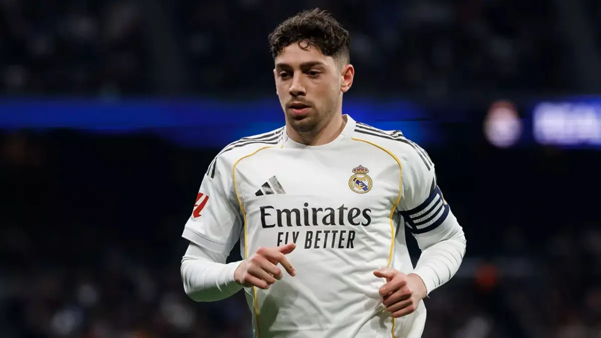 Federico Valverde diwajibkan beristirahat total setelah didiagnosis mengalami cedera otak traumatis ringan menyusul insiden panas di markas latihan Real Madrid. (real madrid)