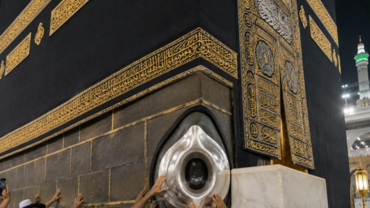 Foto Hajar Aswad (AI/Halojember)