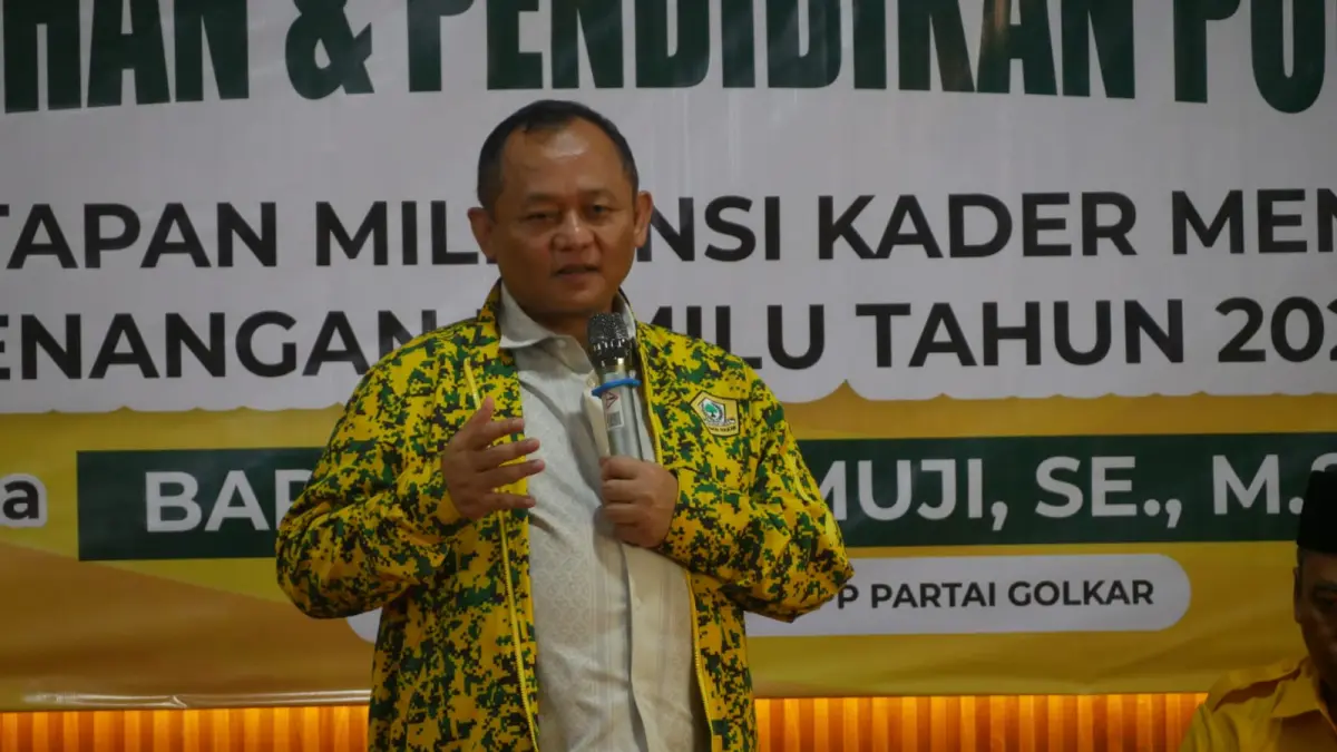 Sekretaris Jendral DPP Partai Golkar M Sarmuji saat memberikan pendidikan politik kepada kader di Aula DPD Partai Golkar Jember, Sabtu (9/5/2026). (Sidkin/Halojember)