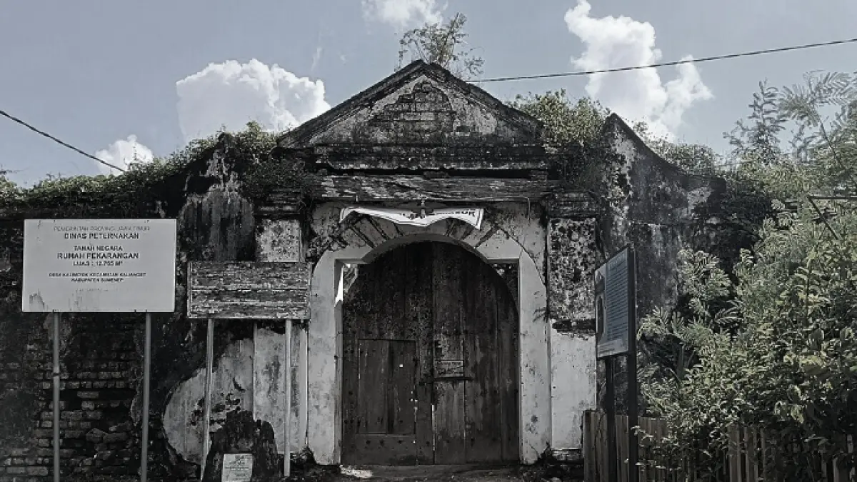Benteng Kalimo’ok merupakan peninggalan masa kolonial Belanda yang berada di kawasan pesisir Sumenep (Wikipedia)