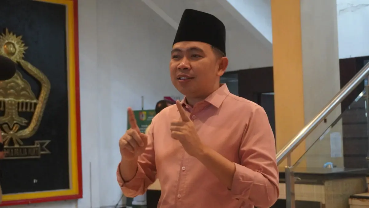 Bupati Jember Gus Fawait mengajak.seluruh pelajar yang lulus merayakan kelulusannya dengan menyedekahkan seragam mereka. (Maulana/Radar Jember)