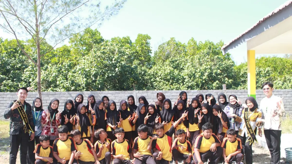 Program Desa Binaan 2026 mahasiswa UNEJ di Mojomulyo, Puger, sukses berikan edukasi HIV/AIDS bagi anak dan literasi keuangan bagi warga secara organik. (Dokumentasi UKM)