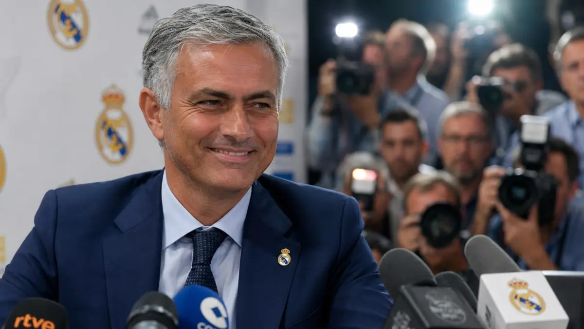 Jose Mourinho sepakat gabung Real Madrid sebagai pelatih baru untuk menggantikan Alvaro Arbeloa setelah Florentino Perez bergerak cepat mengamankan tanda tangan sang manajer legendaris. (ai/rifki/halojember)