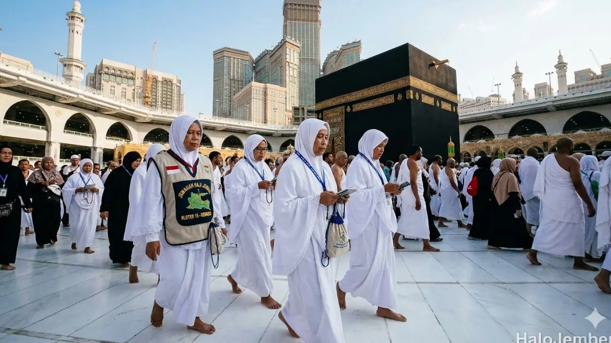 Jemaah haji Jember dan dunia mulai melakukan ibadah Umroh wajib, sebelum menuju ibadah Armuzna. (nurhariri/ai/halojember)