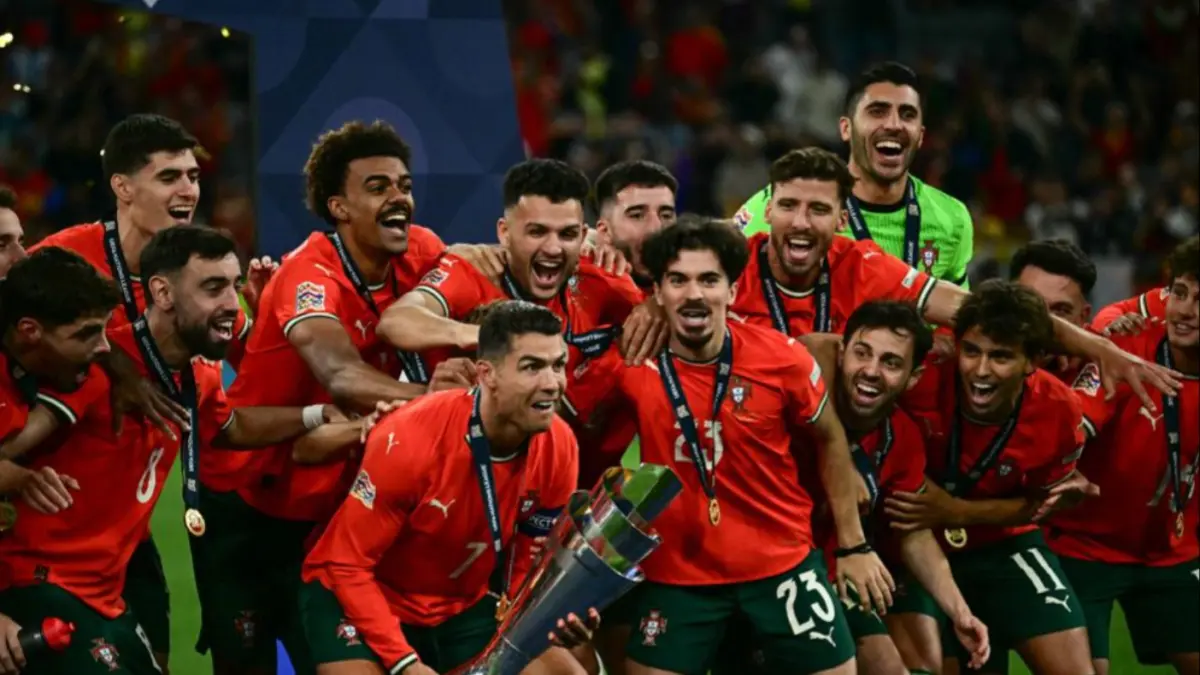 Ronaldo dan Squad Portugal merayakan kemenangan saat menjuarai UEFA Nations League 2025. (ai/radarsampit)