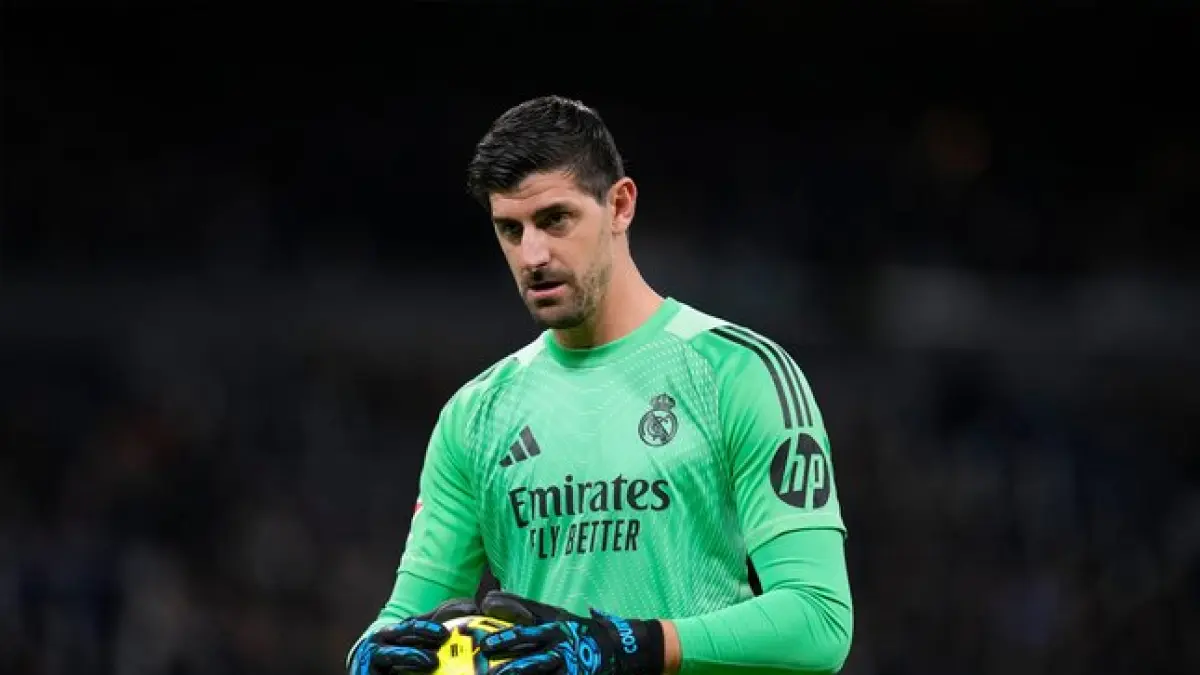 Manajer kawakan Jose Mourinho sudah tentukan pemimpin di ruang ganti Real Madrid dengan mempercayakan ban kepemimpinan kepada Thibaut Courtois demi meredam ego para pemain bintang tim musim depan. (AP Photo/Manu Fernandez)