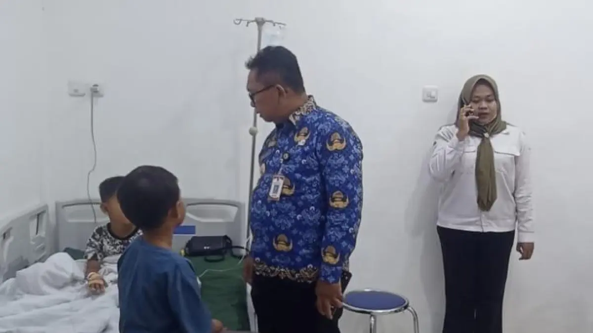Siswa TK masih menjalani perawatan di faskes seusai menyantap menu MBG yang dibagikan oleh SPPG Mitra Kaliwates 7
