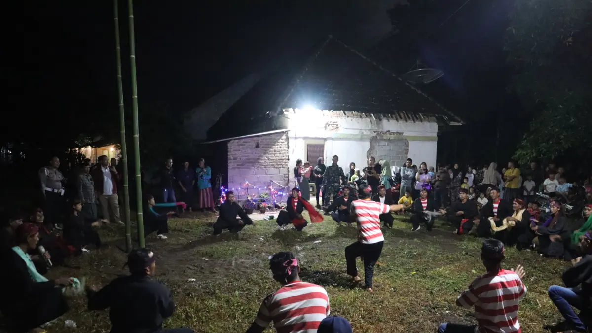 KESENIAN RAKYAT: Pojhien yang juga tampil di selamatan desa, panen raya, hingga khitan. (DISPARBUDPORA BONDOWOSO)