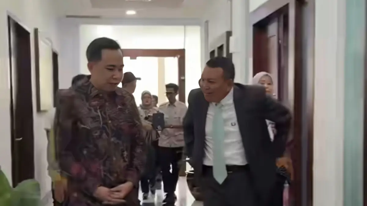 LOBI-LOBI LAGI: Bupati Jember Gus Fawait saat bertemu dengan Wamensesneg RI, Bambang Eko Suhariyanto, di Jakarta, (21/5). (DOKUMENTASI PEMKAB JEMBER)