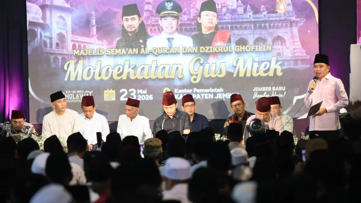 MINTA DOA UNTUK JEMBER: Bupati Gus Fawait memberi paparan saat kesempatan dilangsungkannya Majelis Sema’an Al-Qur’an dan Dzikrul Ghofilin Moloekatan Gus Miek, di Kantor Pemkab Jember 23/5 (diskominfo jember untuk halo jember)