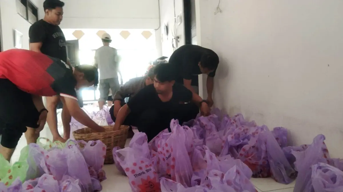 Daging kurban yang sudah ditimbang siap dibagikan di kantor PWI Jember. (nurhariri/halojember)