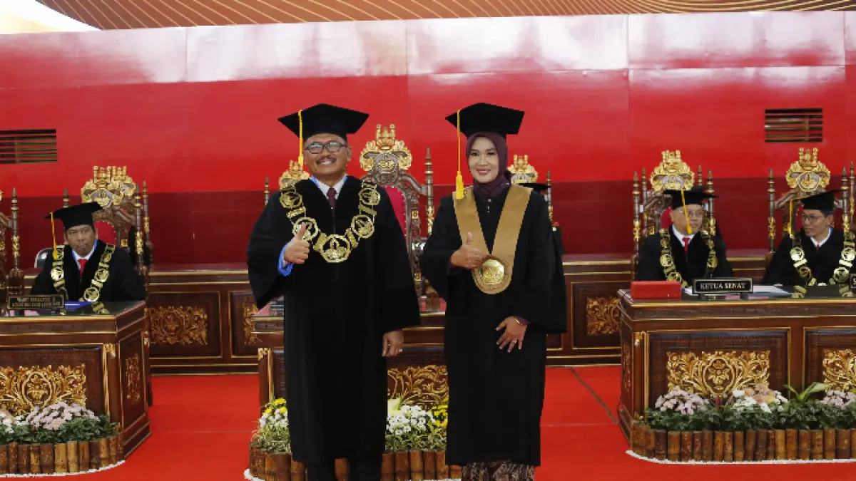Politeknik Negeri Jember (Polije) resmi mengukuhkan Prof. Dr. Ir. Rosa Tri Hermawati, M.Si., IPM., ASEAN Eng. sebagai guru besar bidang Ternak Puyuh (Humas Polije)