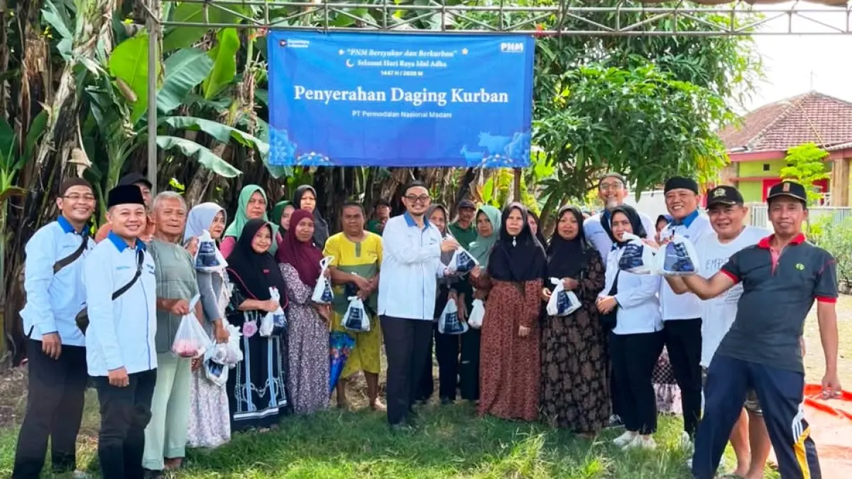 PT PNM melaksanakan ibadah kurban dan daging kurban langsung dibagikan, Rabu (27/5/2026). (PT PNM)