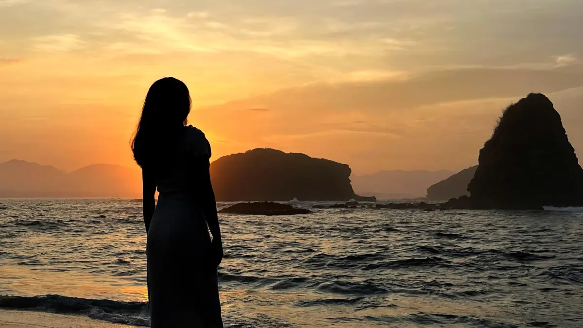Tak Hanya Sunrise, Pantai Papuma Tawarkan Bukit, Kuliner, dan Panorama Laut Selatan. (FOTO-FOTO: GESHEILA/HALO JEMBER)