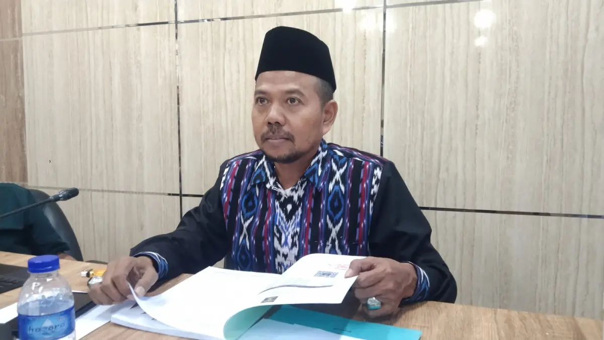 Tabroni, anggota DPRD Jember membeber adanya 150 hektare lahan tak bisa digara petani berdasar laporan Sekti, karena terjadi konflik perbatasan antara Jember-banyuwangi. (nurhariri/halojember)