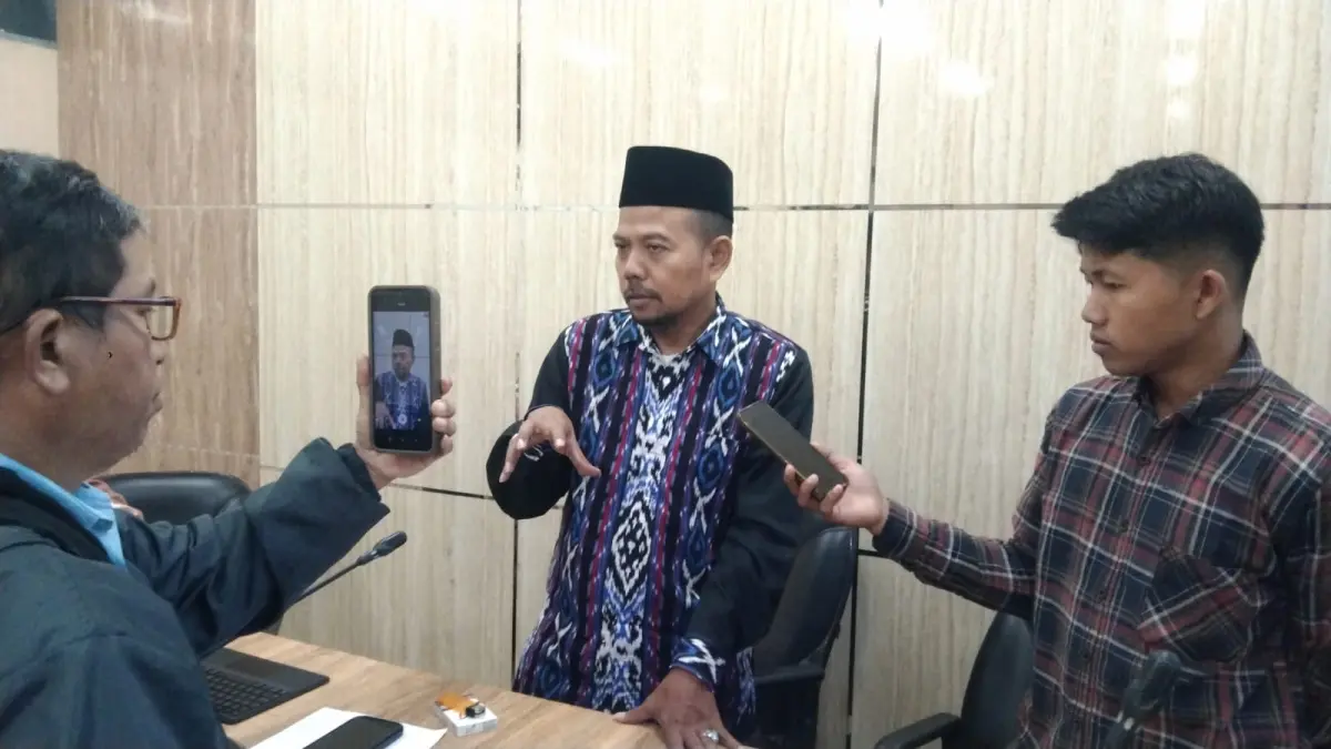 Tabroni, anggota Komisi A DPRD Jember dari fraksi PDIP menjelaskan dua aspirasi Sekti terkait Reformasi Agraria di Jember yang belum rampung. (nurhariri/halojember)