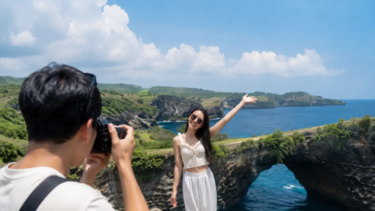 Cara agar foto liburan kamu makin menarik (AI/Halojember)