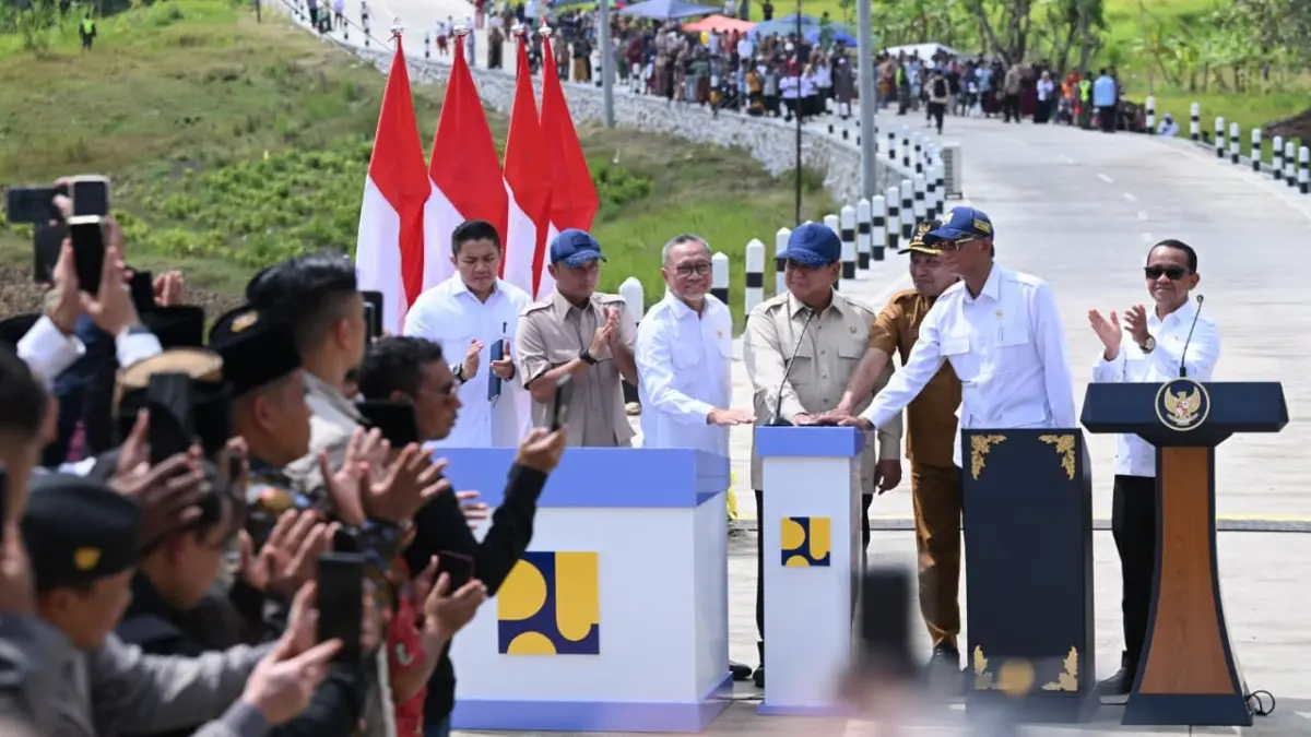 Prabowo Resmikan 1.151 Km Jalan Daerah di 37 Provinsi, Ini Dampaknya bagi Ekonomi Rakyat. (BPMI Setpres)