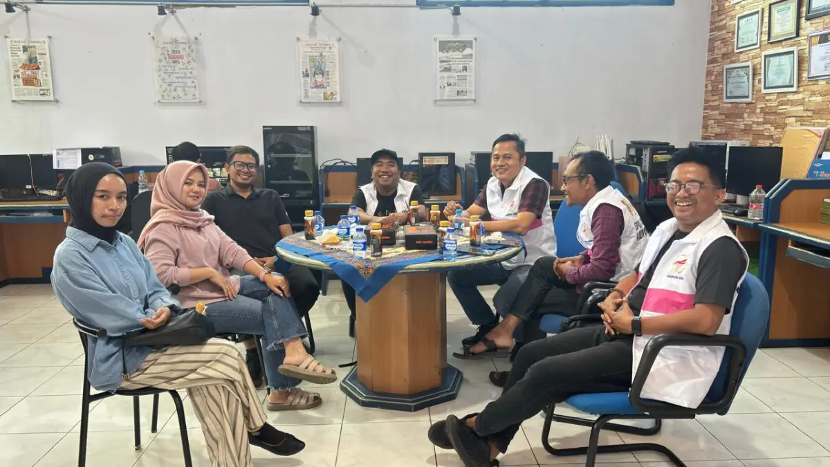 KOLABORASI: Pengurus Pengcab ESI Kab Jember lakukan koordinasi dengan tim event Jawa Pos Radar Jember balum lama ini