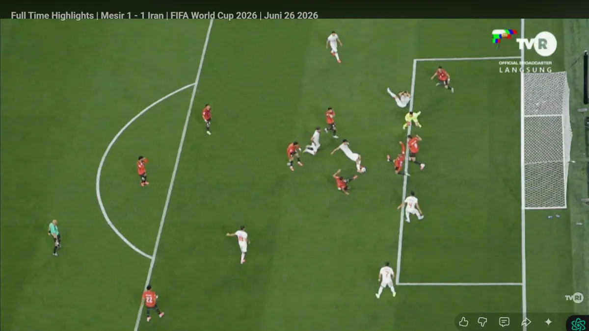 Tangkapan layar saat gol Iran dianulir wasit karena dianggap Off Side padahal sebenarnya On Side