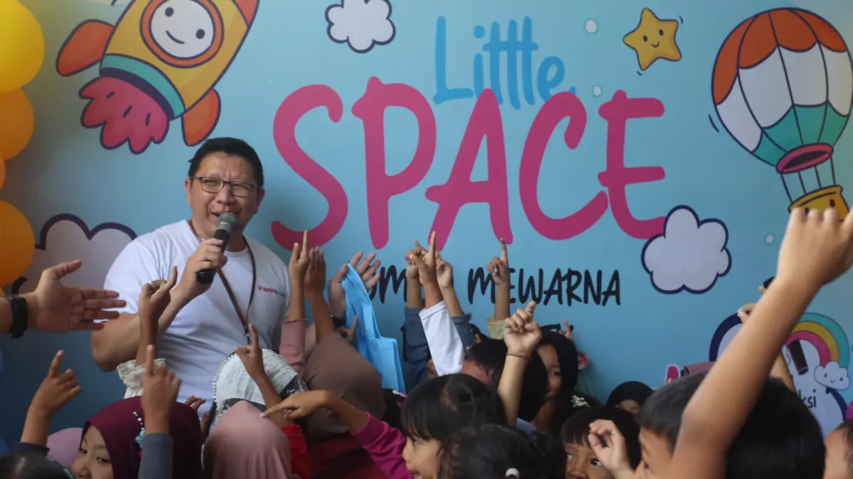 Bank Panin Jember memberikan kejutan hadiah kepada para peserta Little Space Lomba Mewarna Radar Jember, Sabtu (27/6/2026). (Yulio FA/Halo Jember)