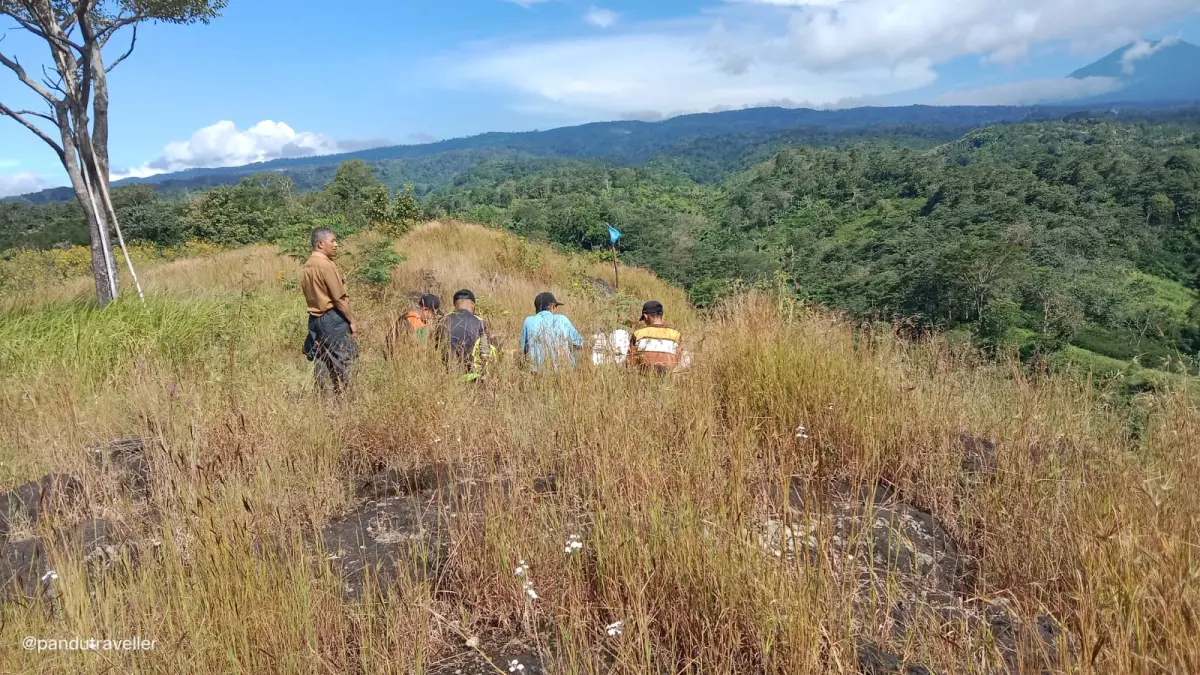 SARAT MISTERI: Hamparan Batu Dakon raksasa di kawasan Bujuk Lanceng, Desa Jirek Mas, Kecamatan Cermee dinilai langka dan disebut bisa jadi cagar budaya. (DOK BIDANG KEBUDAYAAN)