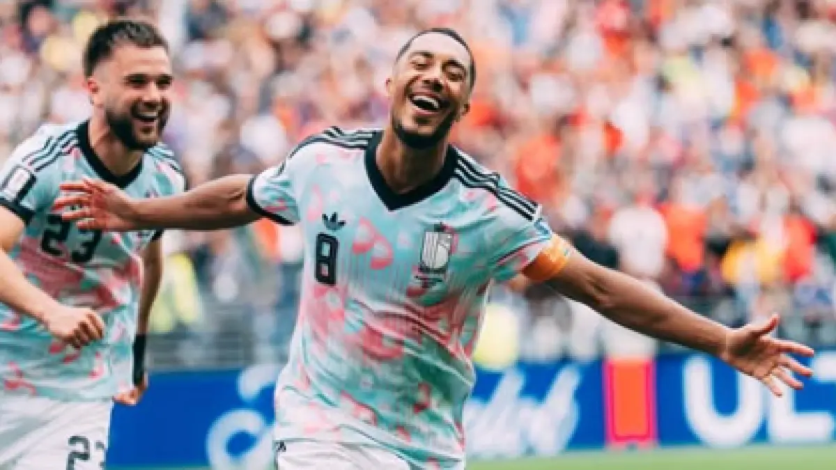 Kapten Belgia Tielemans berselebrasi usai menjadi penentu kemenangan atas Senegal melalui comeback gol hasil cek VAR di babak extra time. The Red Devils lolos ke 16 Besar Piala Dunia 2026. (IG @belgianreddevils) 