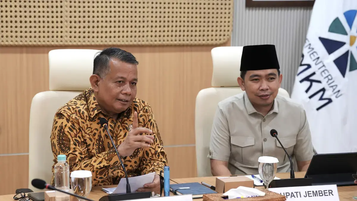 BAHAS KERJASAMA STRATEGIS: Wamen UMKM Helvi Moraza, saat menerima audiensi Bupati Gus Fawait, beserta jajaran, di Kantor Kementerian UMKM, Jakarta, Senin (6/7). (Dok. Kementrian UMKM untuk Halo Jember)