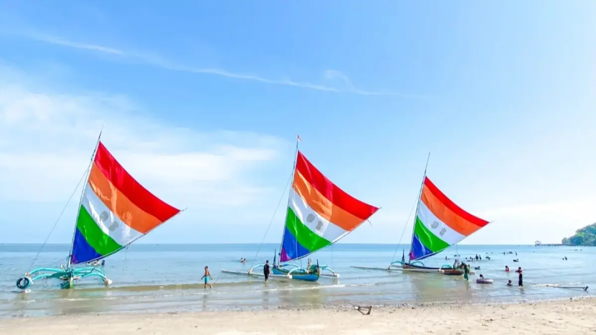 Pantai Pasir Putih Situbondo (IG: @pasirputih.situbondo)