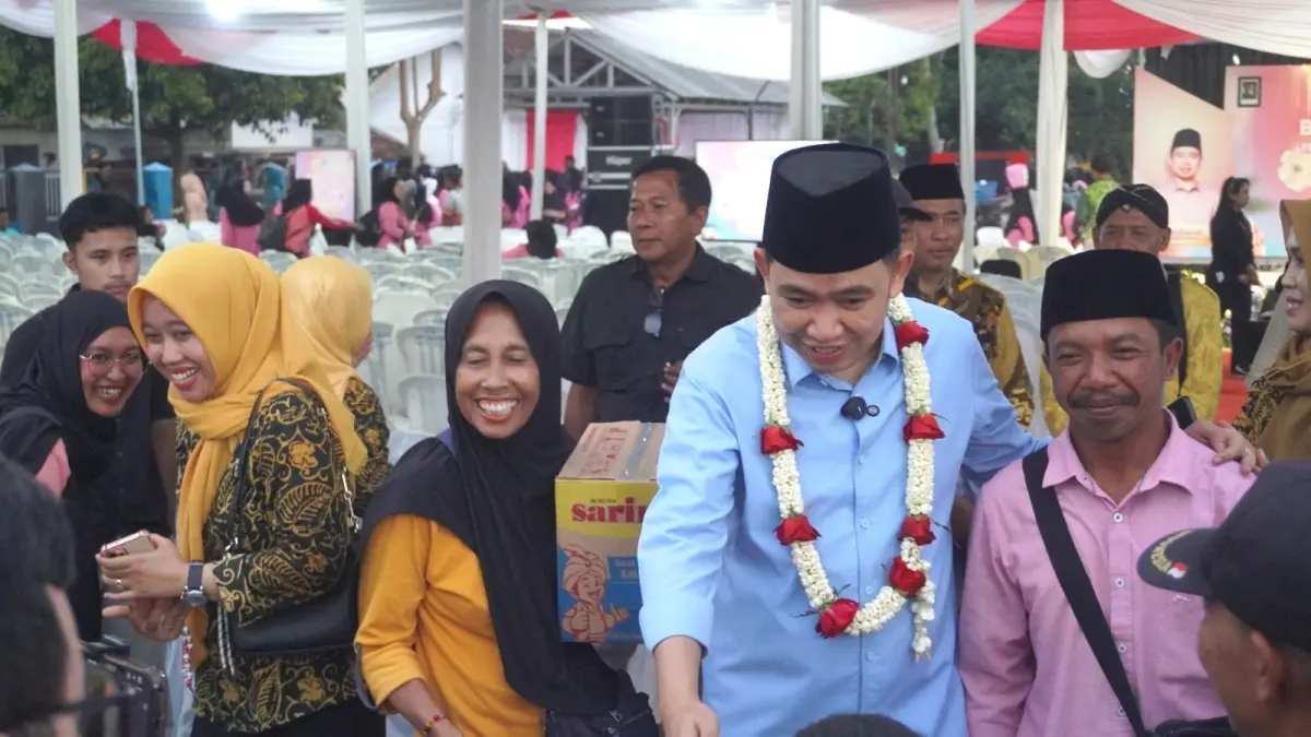 FTC. TURUN KE MASYARAKAT: Bupati Gus Fawait, saat serap aspirasi dan sosialisasi program, dalam giat Bunga Desaku Sukorambi, pekan lalu (28/6) (Maulana/Halo Jember)