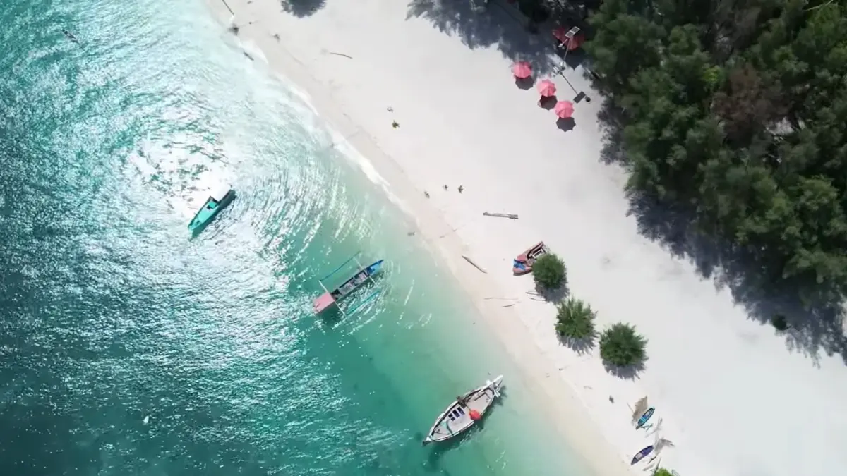 Wisata Gili Labak Sumenep Madura (IG: @gililabaktourtravel)