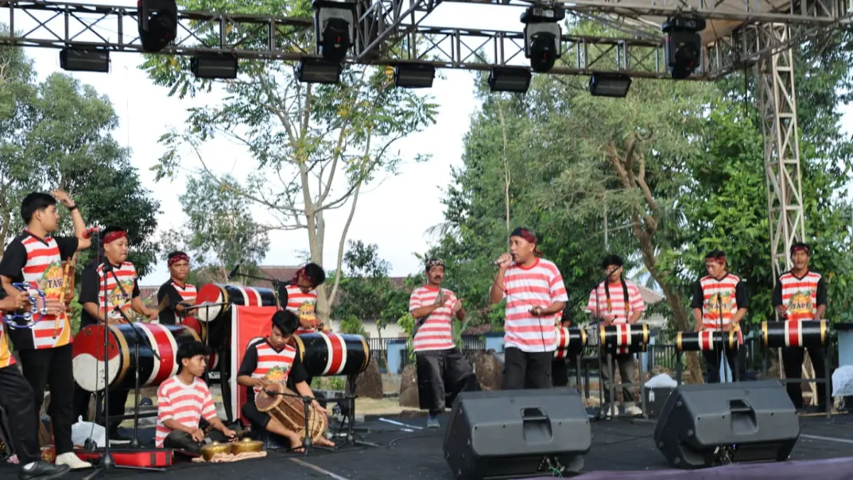WARISAN BUDAYA: Patrol menjadi kesenian tradisional yang sudah mengakar sejak ratusan tahun silam di Bondowoso. (ILHAM WAHYUDI/HALOJEMBER)