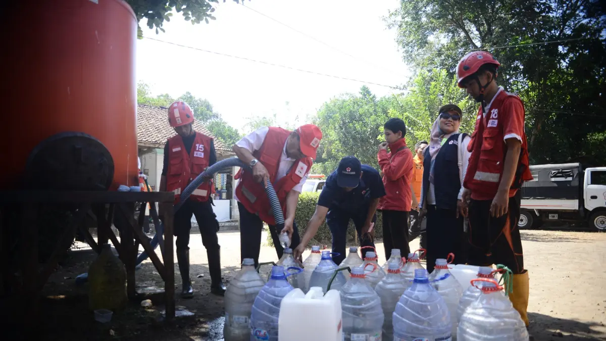 PMI Jatim Tinjau Dropping Air Bersih di Jember, Pastikan Warga Terdampak Kekeringan Terlayani Optimal. (Sidkin/Halojember)