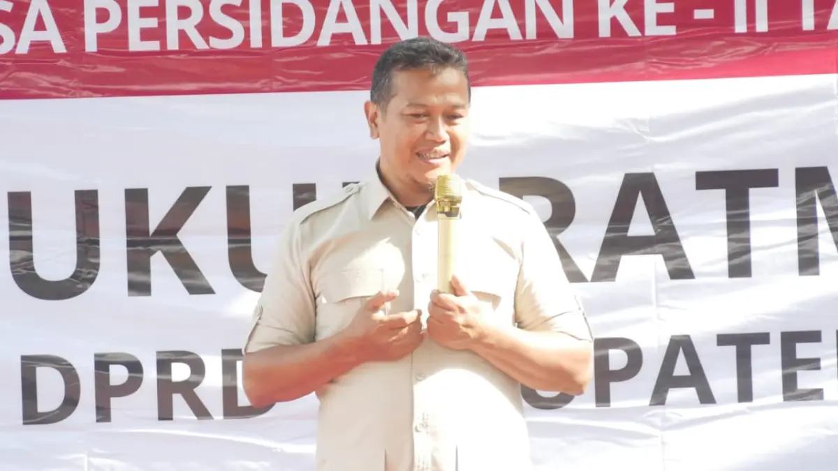 Hanan Kukuh Ratmono saat menyerap aspirasi masyarakat Dusun Lengkong, Desa Sucopangepok, Kecamatan Jelbuk, Sabtu (18/7).