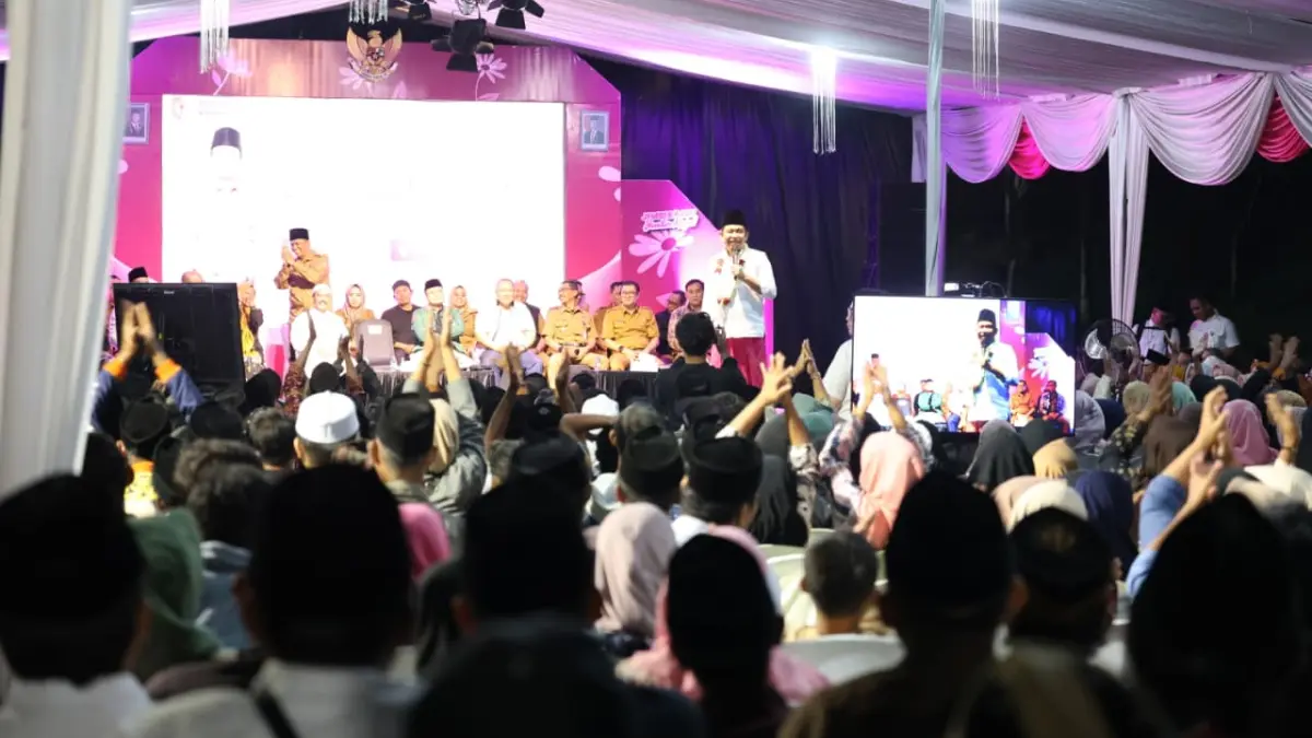 Bupati Jember Muhammad Fawait menyerap aspirasi tokoh, pemuda, dan masyarakat Pakusari dalam rangkaian Bunga Desaku di Seger Nusantara, Pakusari, Senin malam (20/7/2026).