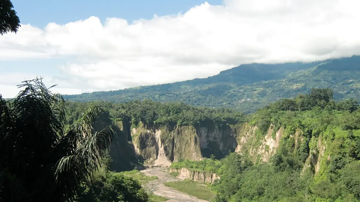 Ngarai Sianok (Wikipedia)