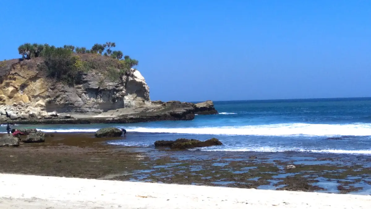 Pantai Klayar Pacitan (Wikipedia)