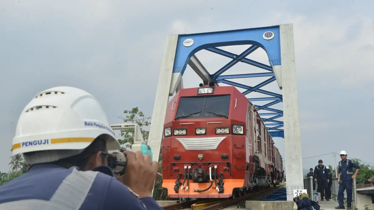 Begini Cara DJKA Menguji Jembatan Kereta Api Baru di Jember Sebelum Dipakai. (Sidkin Ali/Halojember)