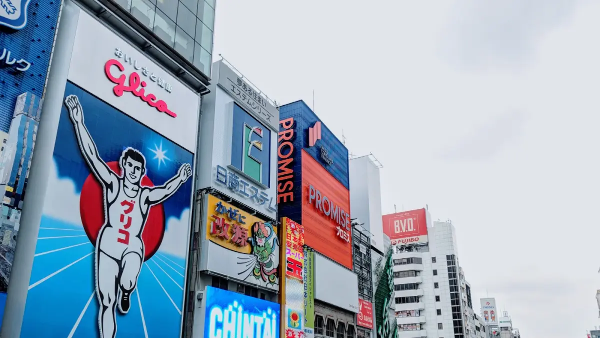 Foto Glico Iconic di Kota Osaka (Muhammad Azzam/pexels-ralp/Halo Jember)