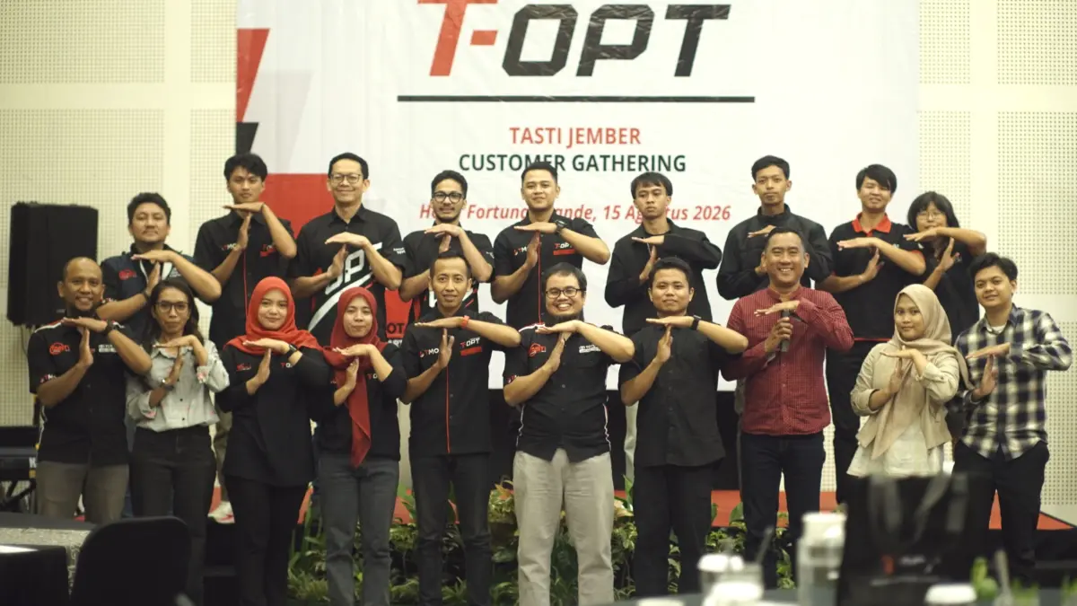 FOTO BERSAMA: Peserta Customer Gathering Tasti Jember lakukan foto bersama usai acara
