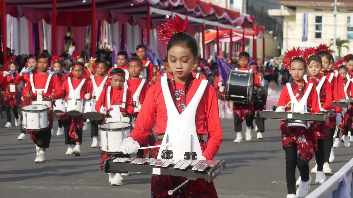 Penampilan tim drumband SD dalam IJMC Agustus lalu. Tahun ini, 29 drumband akan memeriahkan Tajemtra dengan tampil estafet sepanjang rute dari Alun-Alun Tanggul hingga Alun-Alun Jember. (Sidkin/Halojember)