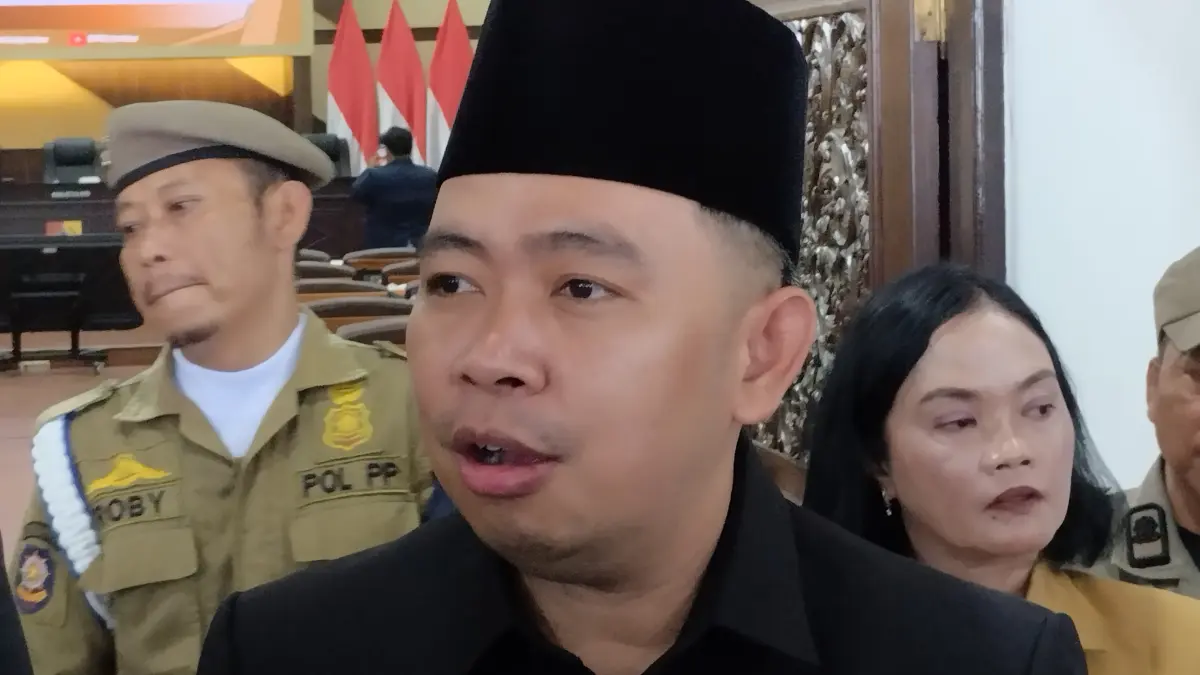 Bupati Jember Muhammad Fawait buka suara soal antrean BBM di SPBU yang masih banyak terjadi. (Sidkin/Halojember)