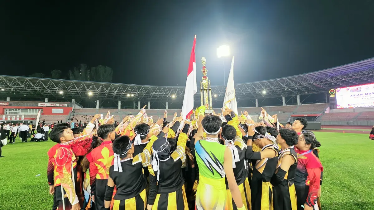 Para pemain JMB berfoto dengan trophy juara AMG 2026 di Malaysia. (JMB)