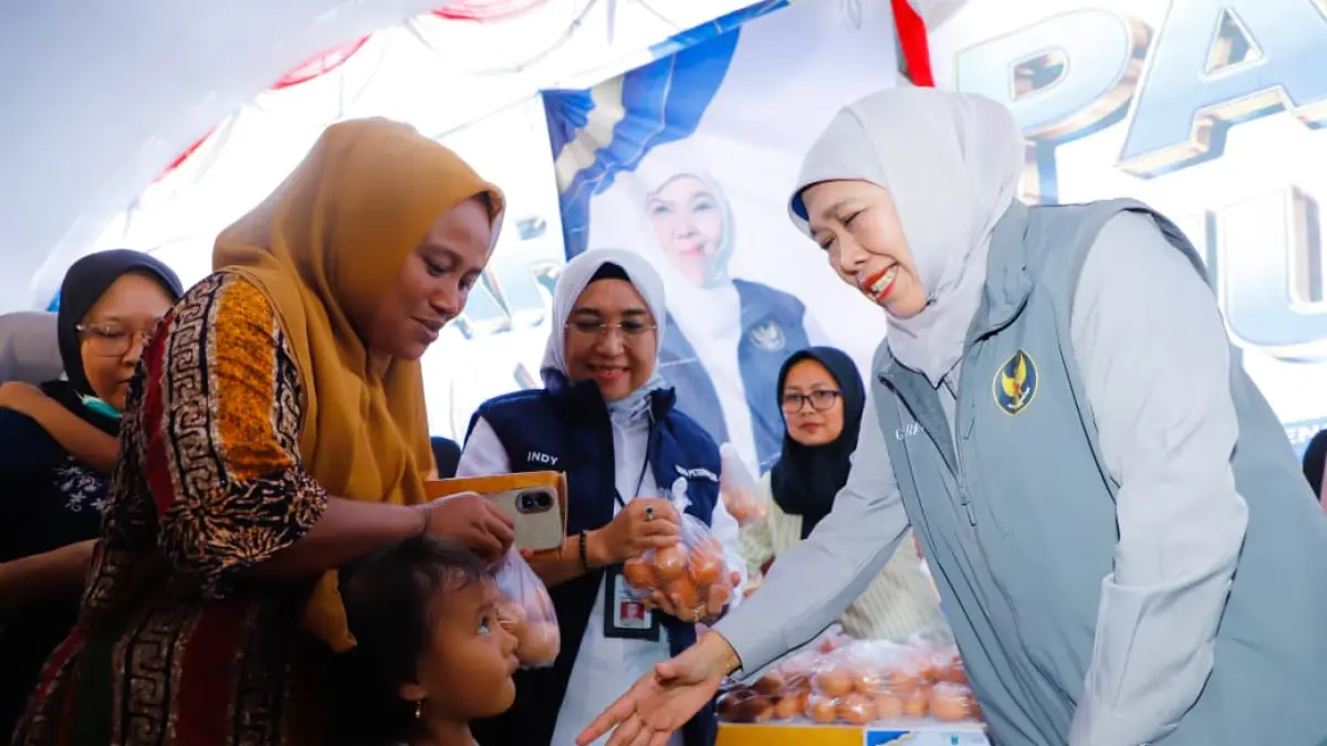 Pasar Murah digelar Gubernur Jawa Timur Khofifah Indar Parawansa, di Desa Kedungdung, Kecamatan Kedungdung, Kabupaten Sampang. (Pemprov Jatim)