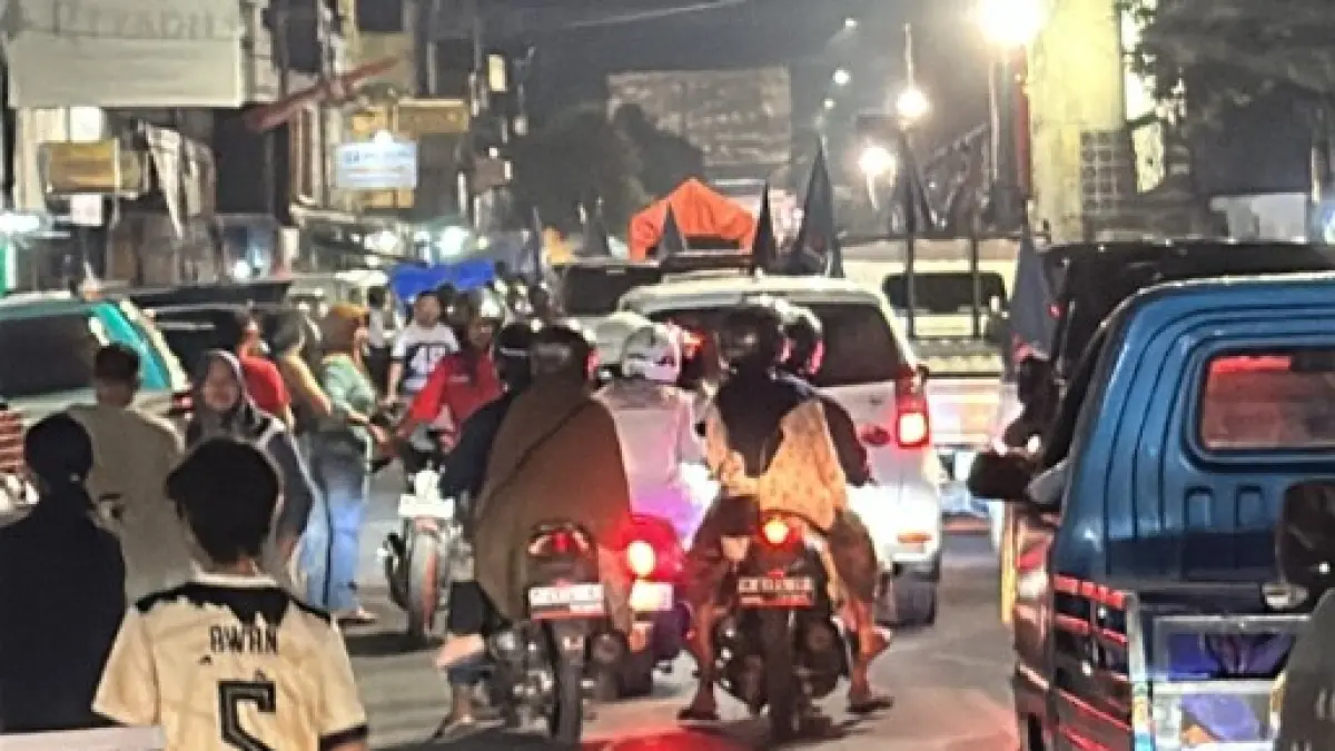 Kondisi arus lalu lintas di Pasar Tanjung yang macet akibat perubahan lalu lintas. (Netizen)