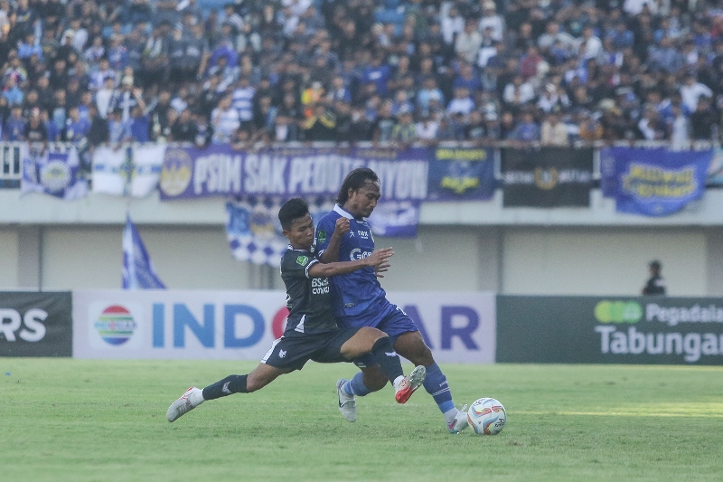 UNGGUL: Kapten PSIM Hariyono saat menghadapi Perserang di Stadion Mandala Krida. (Elang Kharisma Dewangga/Radar Malioboro)