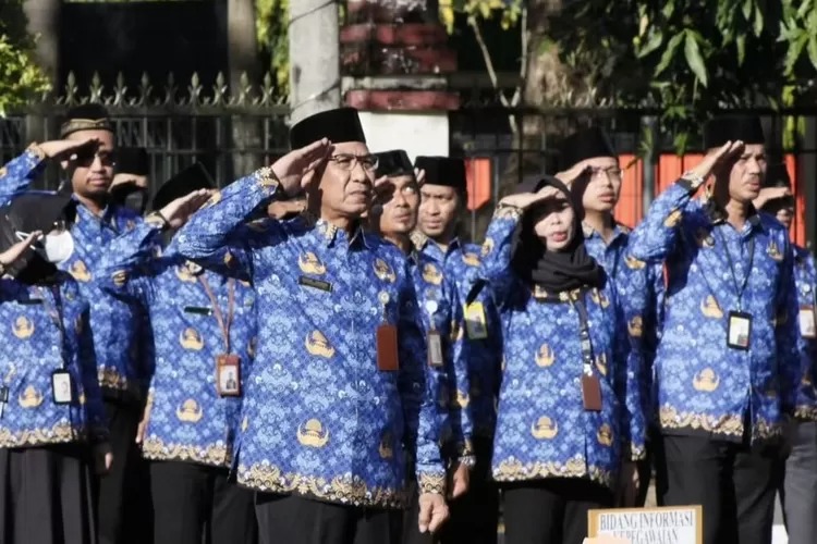 Ilustrasi: Guru sedang mengajar di kelas (Kemendikbudristek untuk JawaPos.com)
