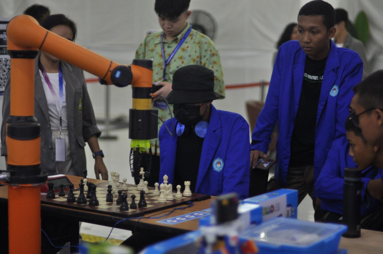 Suasana pameran robot yang digelar UKDW di SCH
